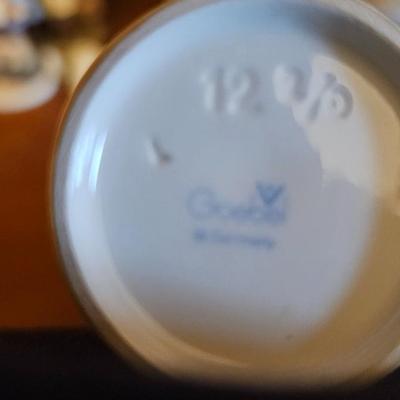 Hummel 1975 Collectors Plate w/ 2 figurines