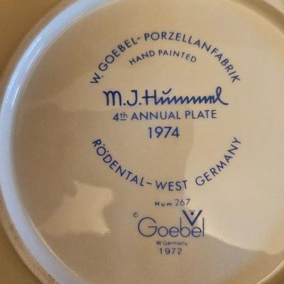 Hummel Goose Girl Collectors plate w/ figurines
