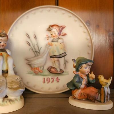 Hummel Goose Girl Collectors plate w/ figurines