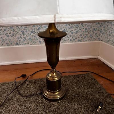 2 brass table lamps