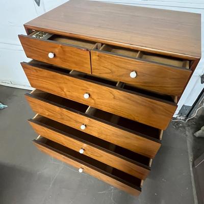 GORGEOUS Drexel Dresser Mid Century Modern Walnut