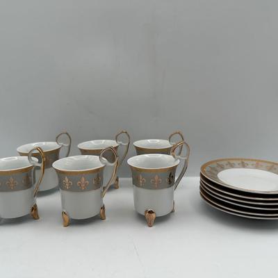 Vintage Italian Design Fleur-de-lis Porcelain Teacups and Saucers