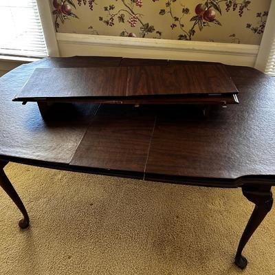 Dining Room Table + 5 chairs
