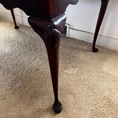 Dining Room Table + 5 chairs
