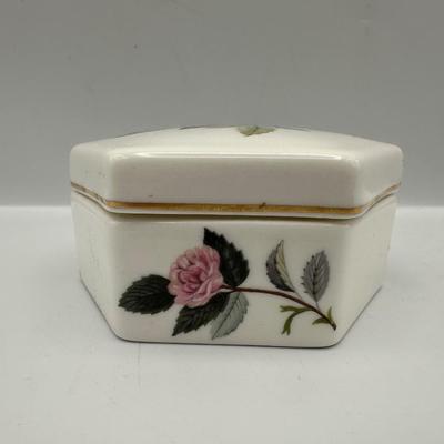 WEDGWOOD Hathaway Rose Trinket Box