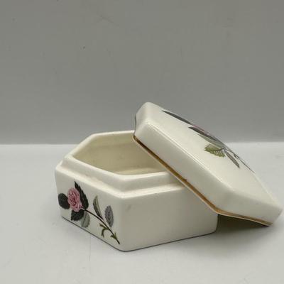 WEDGWOOD Hathaway Rose Trinket Box