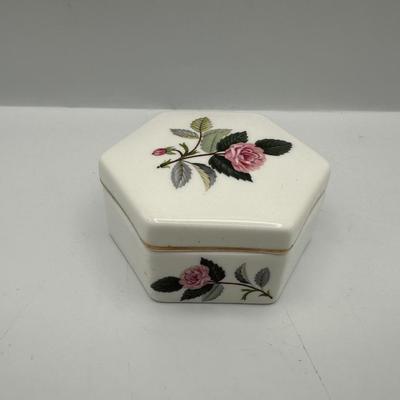 WEDGWOOD Hathaway Rose Trinket Box