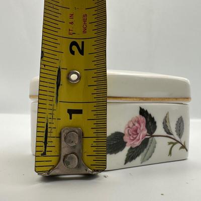 WEDGWOOD Hathaway Rose Trinket Box