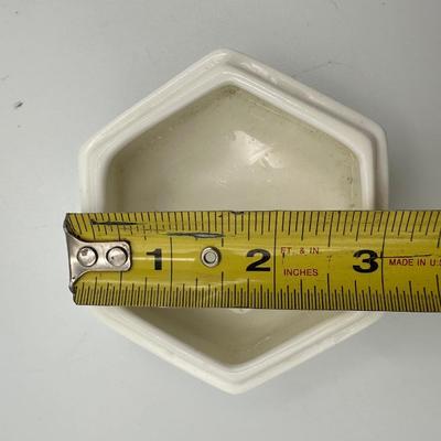 WEDGWOOD Hathaway Rose Trinket Box