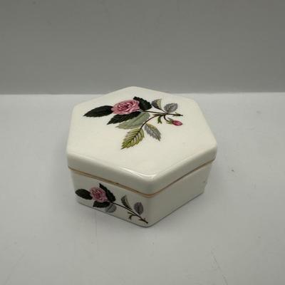 WEDGWOOD Hathaway Rose Trinket Box