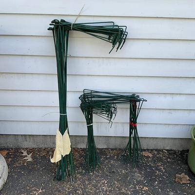 O606 Lot of "L" Shaped Garden Support Stakes