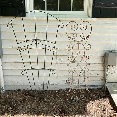 O607 Two Garden Trellises