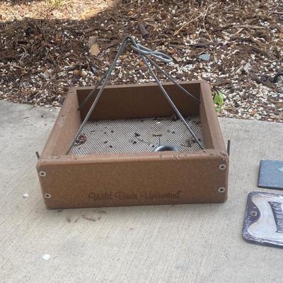 WILD BIRDS UNLIMITED FEEDER, SHEPHERD HOOK, WIND CHIME & TIN SIGNS,