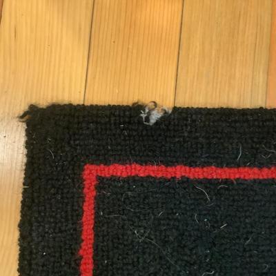 K700 Amaryllis Holiday Wool Hooked Rug