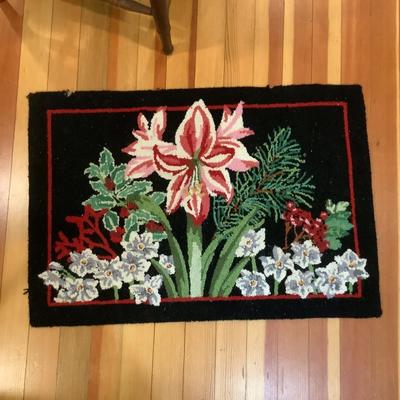 K700 Amaryllis Holiday Wool Hooked Rug