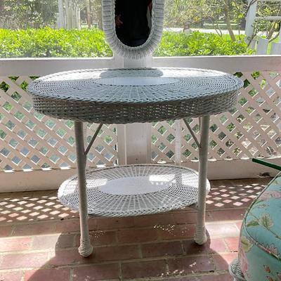 P614 Antique Wicker Oval Table