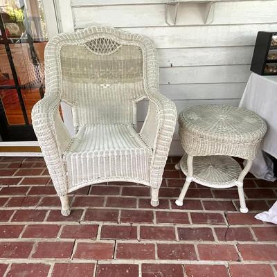 P617 White Wicker Resin Arm Chair With Round Table
