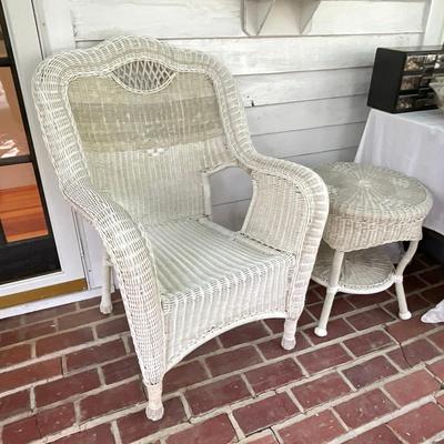 P617 White Wicker Resin Arm Chair With Round Table