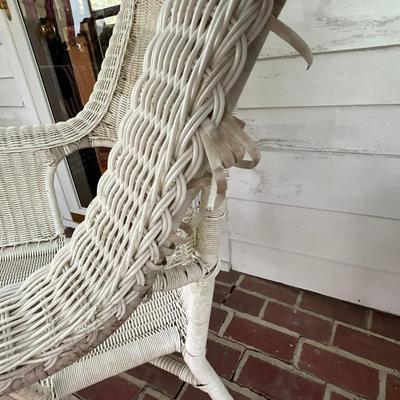 P617 White Wicker Resin Arm Chair With Round Table