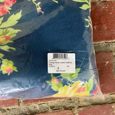 P618 New in Package April Cornell Grill Cover & Table Cloth