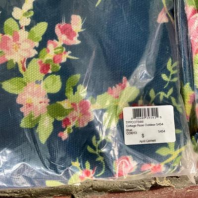 P618 New in Package April Cornell Grill Cover & Table Cloth