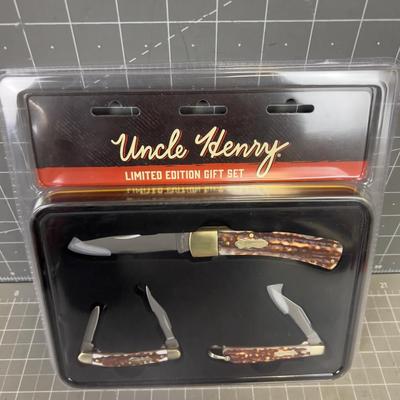 Uncle Henry Limited Edition Gift SET, NEW 3 Pocket Knives. 