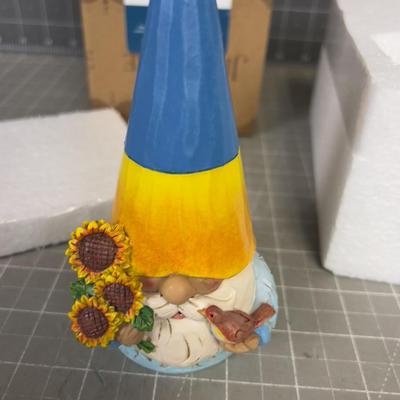 Jim SHORE: Gnomes Around the World. NEW in the Box.