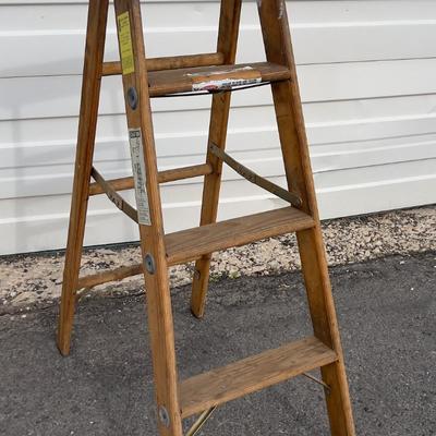 4' Wood Step Ladder 