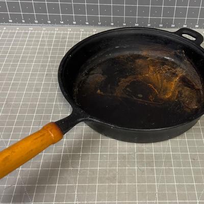 Cast Iron Wood Handled SKILLET 