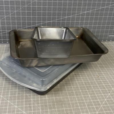 Baking Pans, 1 has a lid 
