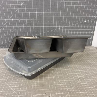 Baking Pans, 1 has a lid 