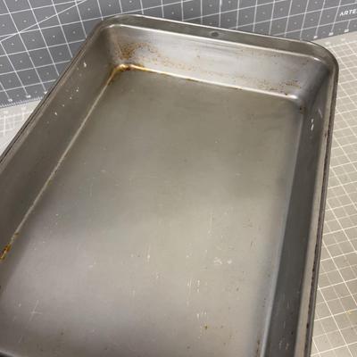 Baking Pans, 1 has a lid 