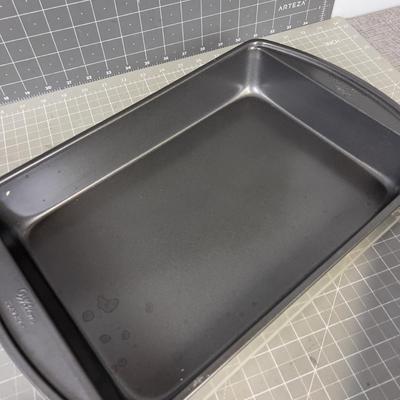 Baking Pans, 1 has a lid 
