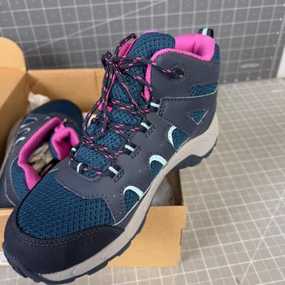 MERRELL Girls Oakcreek Size 2 Hiker 