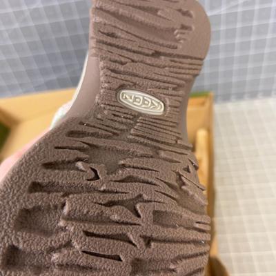 KEEN Whisper Sandle's, Taupe / Coral Size US 6.5 