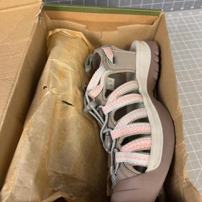 KEEN Whisper Sandle's, Taupe / Coral Size US 6.5 