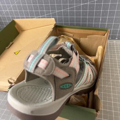 KEEN Whisper Sandle's, Taupe / Coral Size US 6.5 