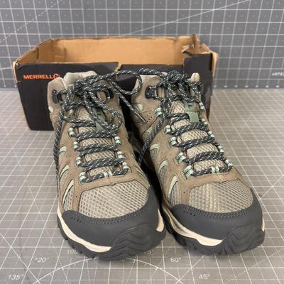 MERRELL Women's 7.5 Worn Hiker 
