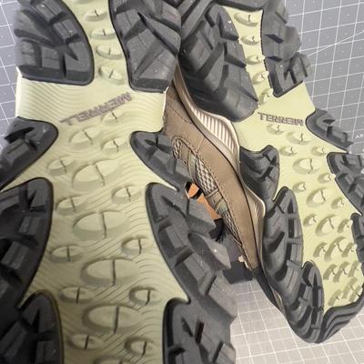 MERRELL Women's 7.5 Worn Hiker 