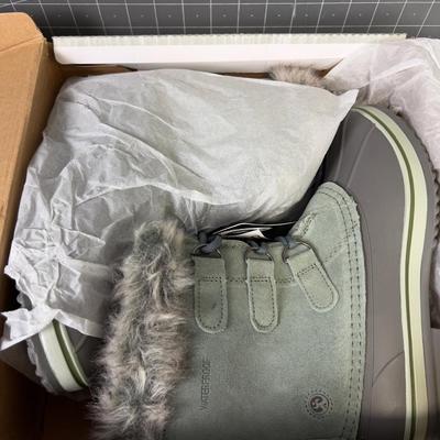 North Side Elements Women's Size 9 Snow Boot Sage Color. NICE!!