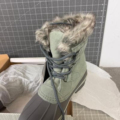 North Side Elements Women's Size 9 Snow Boot Sage Color. NICE!!