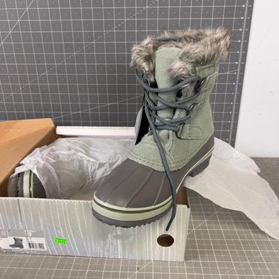 North Side Elements Women's Size 9 Snow Boot Sage Color. NICE!!