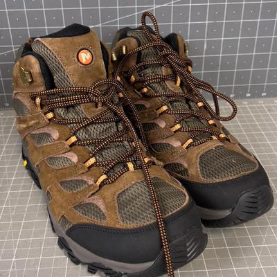 Merrell Men's Lo Hiking Boots. Size 10 Brown 