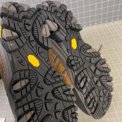 Merrell Men's Lo Hiking Boots. Size 10 Brown 
