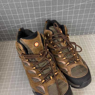 Merrell Men's Lo Hiking Boots. Size 10 Brown 