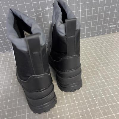 ITASCA Kids Boots Size 2 NEW