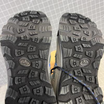MERRELL  Boys Oakcreek Size 6 Hikers 