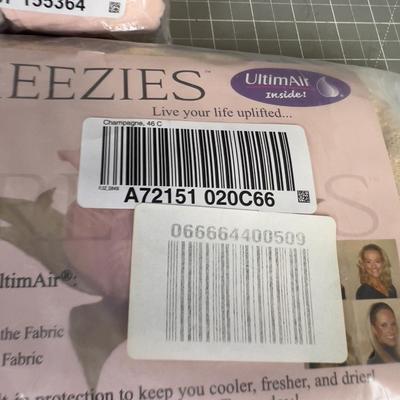 Women's Pastel Color UNDERWEAR 1 Package and (3) New Bras NEW 