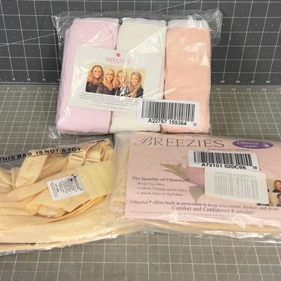 Women's Pastel Color UNDERWEAR 1 Package and (3) New Bras NEW 