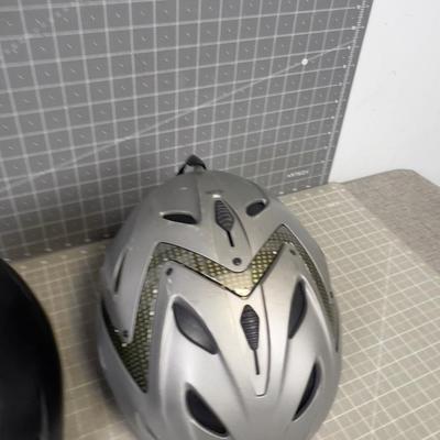 (2) Giro Helmets ski or snowboard? 